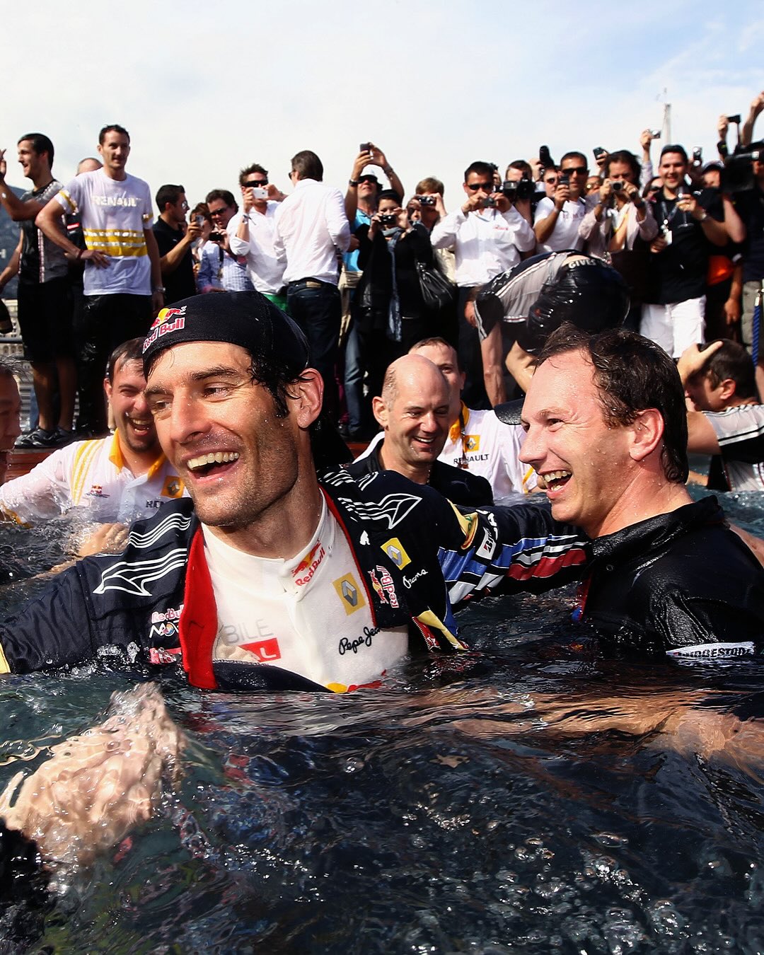 哈斯车队横扫梅赛德斯，汉密尔顿关键制胜