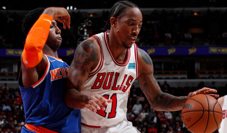 尼克斯碾压山东队，拉文扛起全队